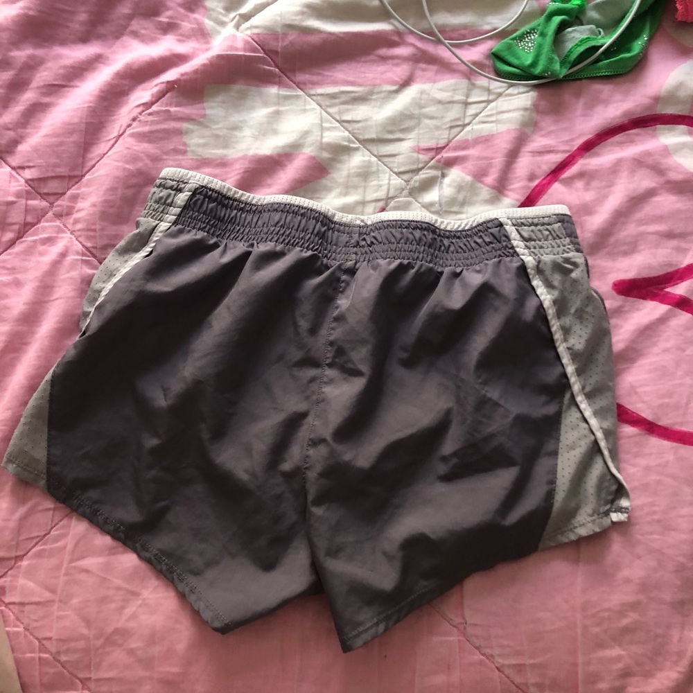 GRAY NIKE SHORTS - Picture 3 of 7
